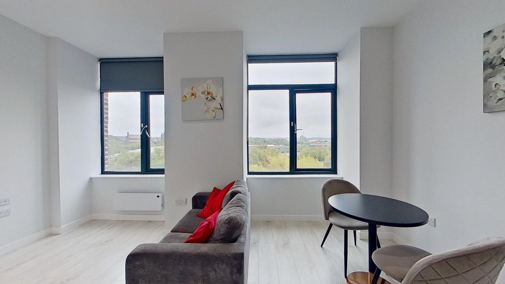 Property photo 1 of 18 Living Room