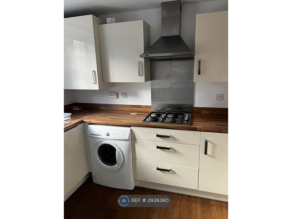 Property photo 3 of 16 Kitchen