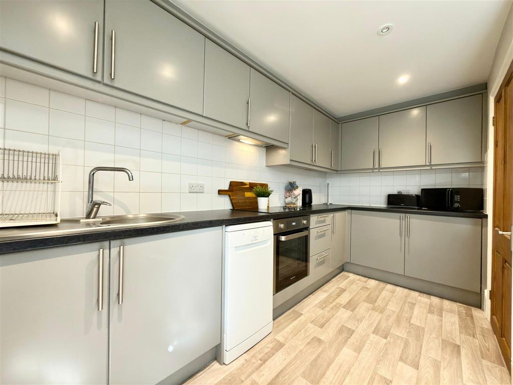 Property photo 2 of 17 Kitchen