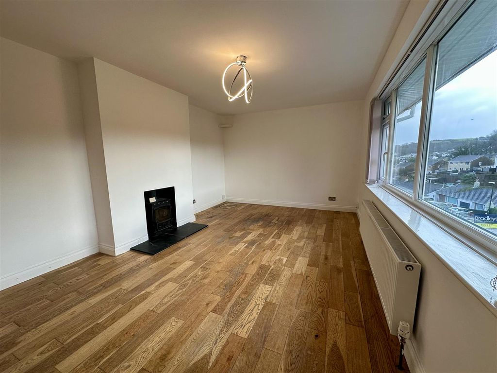 Property photo 2 of 14 Lounge