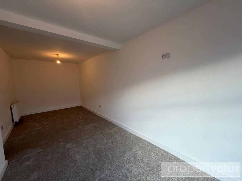 Property photo 3 of 15 Picture No. 05