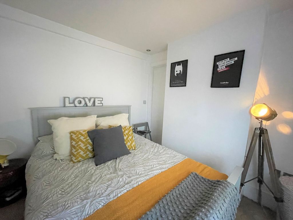 Property photo 2 of 8 Photo 02