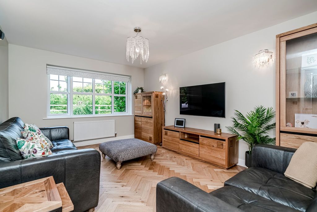 Property photo 2 of 61