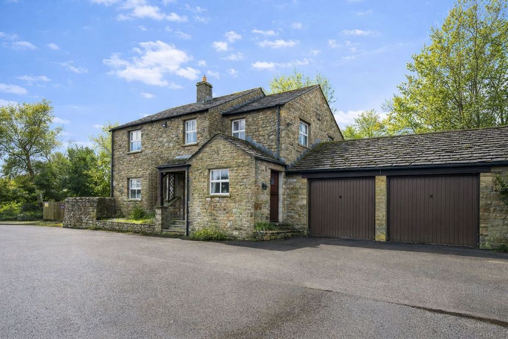 Property photo 1 of 41