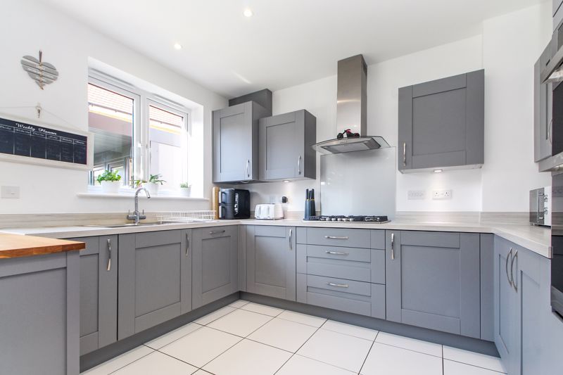 Property photo 3 of 28 Kitchen/Diner/Family (3)