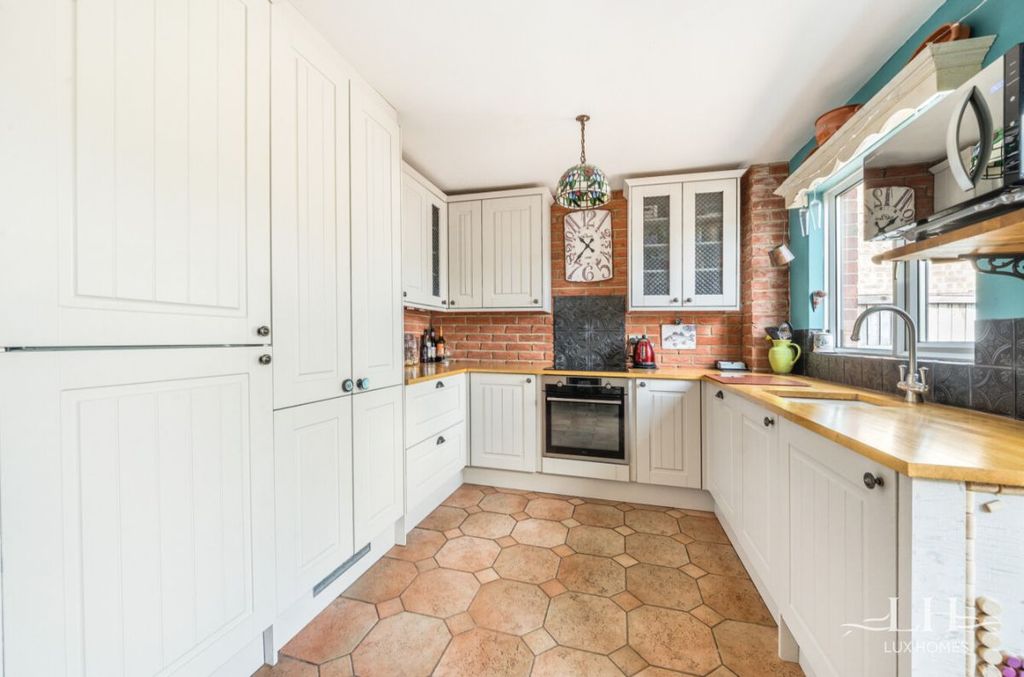 Property photo 3 of 20