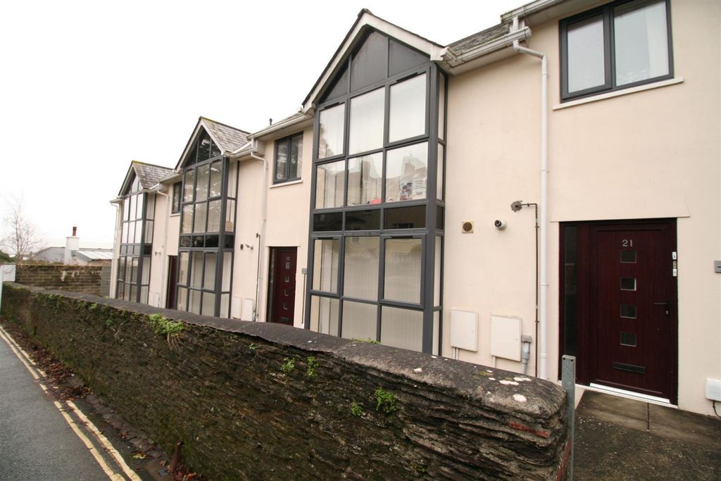 Property photo 1 of 7 External