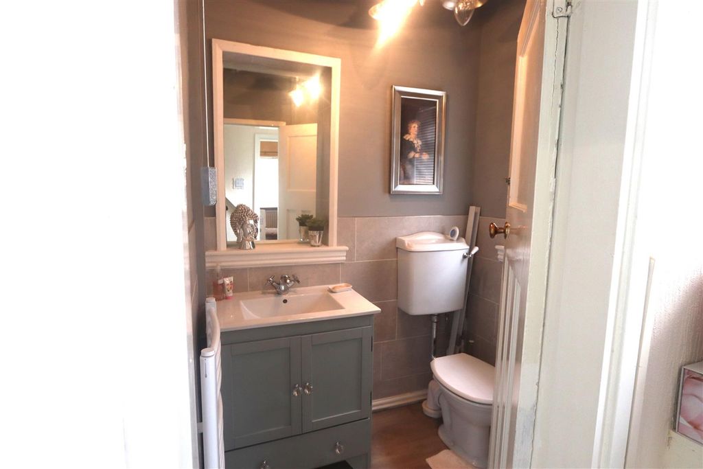 Property photo 3 of 23 Downstairs WC.Jpg