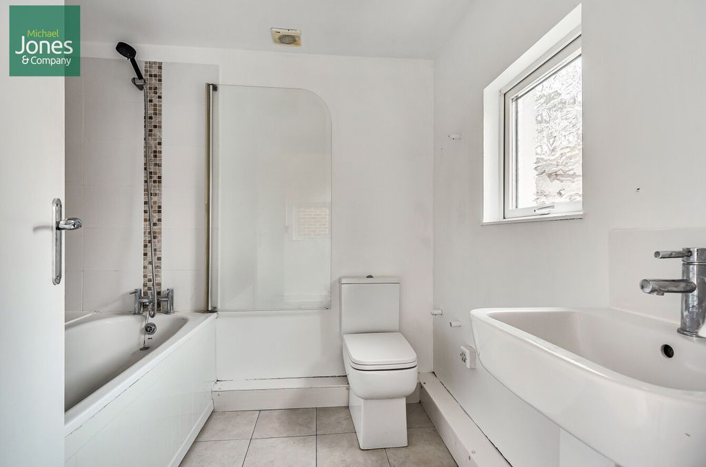 Property photo 2 of 6 Bathroom