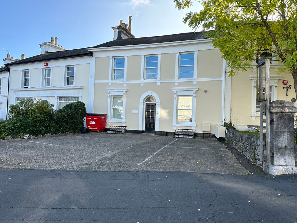 Property photo 1 of 3