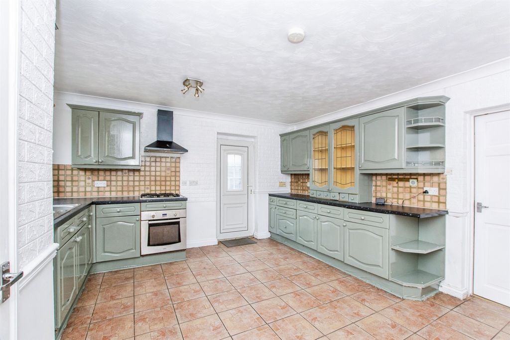 Property photo 2 of 20