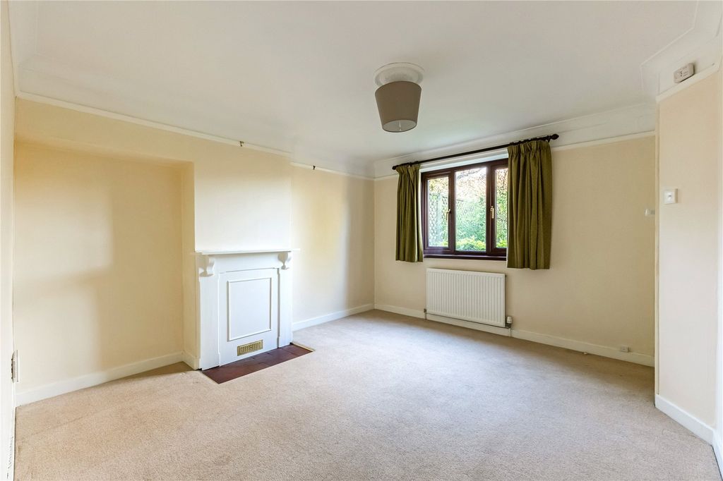 Property photo 3 of 13 Sitting Room