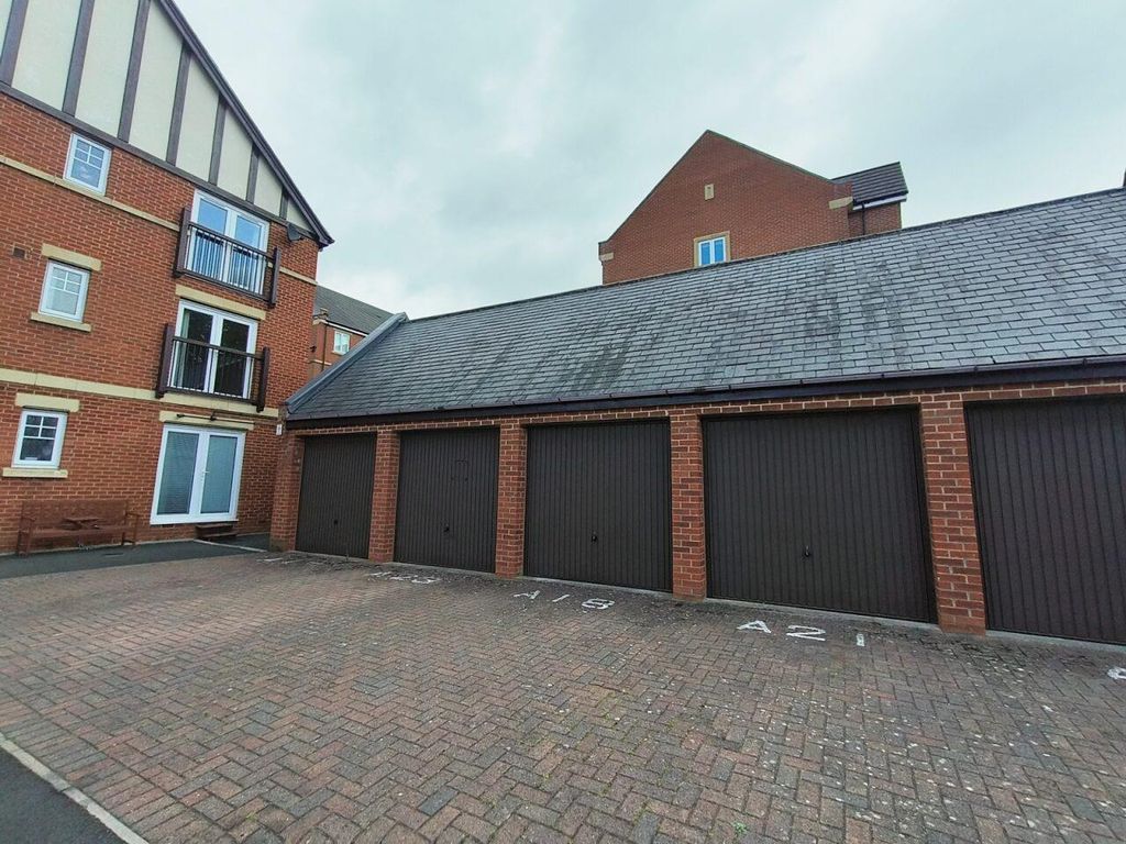Property photo 2 of 16 Garages.Jpg