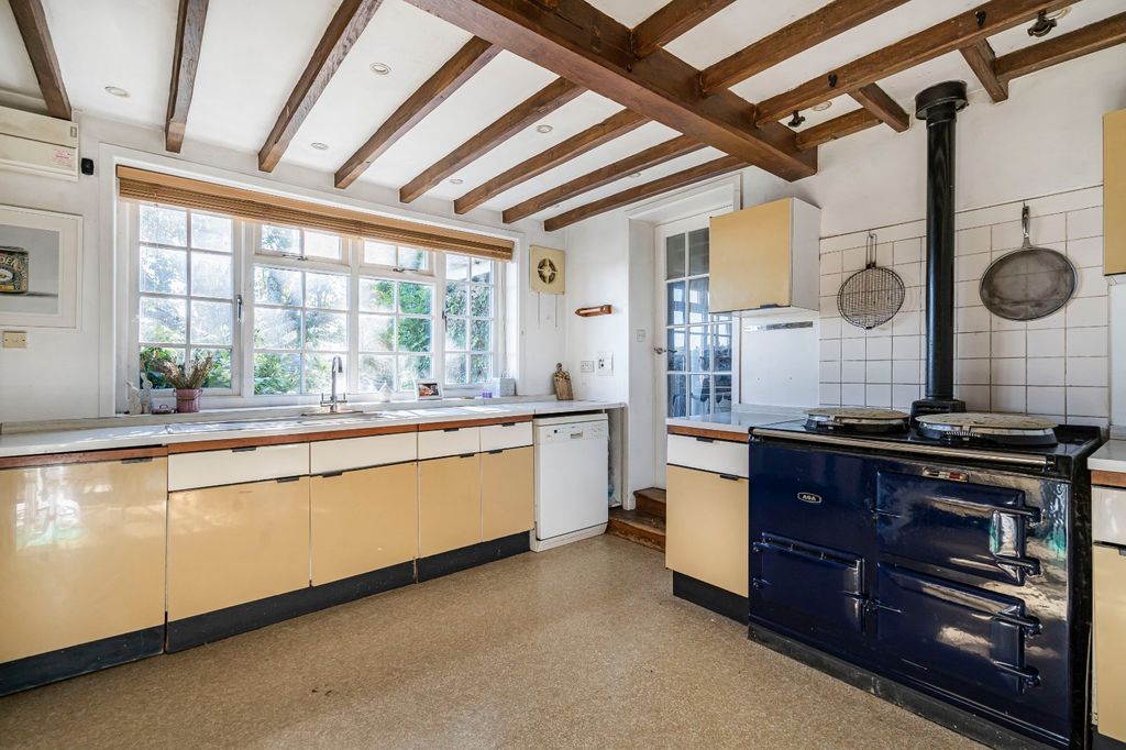 Property photo 3 of 23 Kitchen