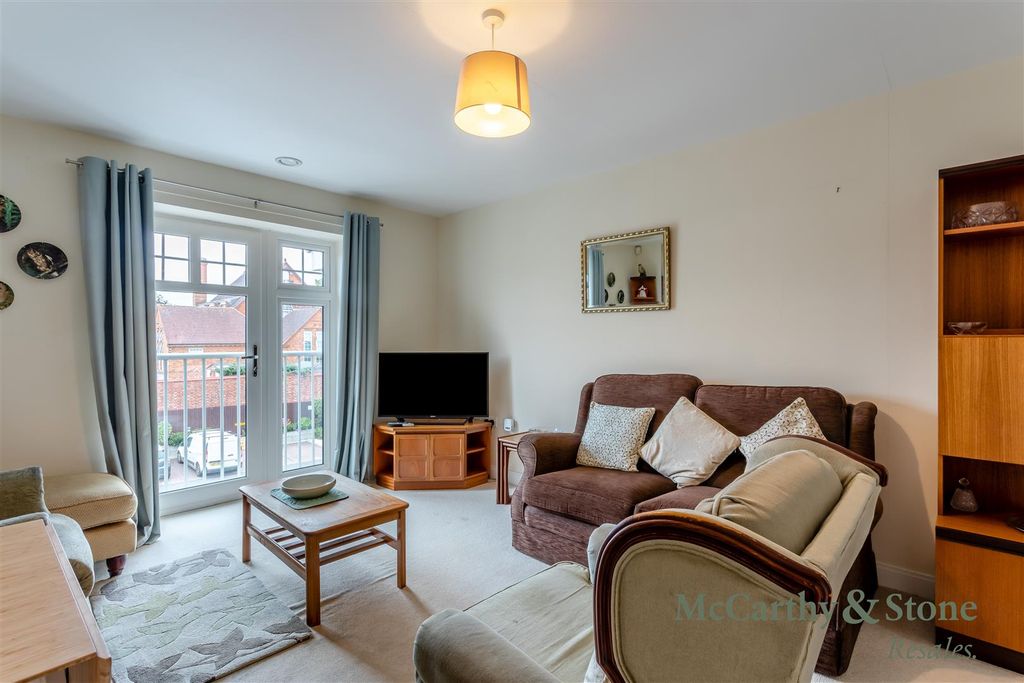 Property photo 3 of 21 8704524-Interior07.Jpg