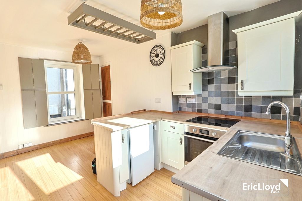 Property photo 2 of 11 Photo 8