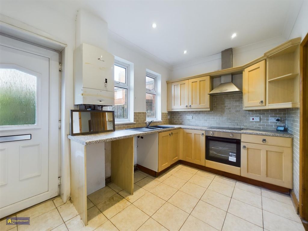 Property photo 2 of 6 Kitchen