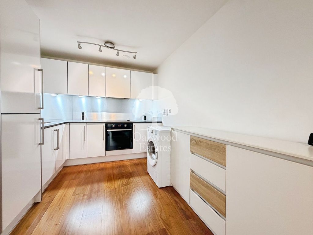Property photo 3 of 11 Kitchen
