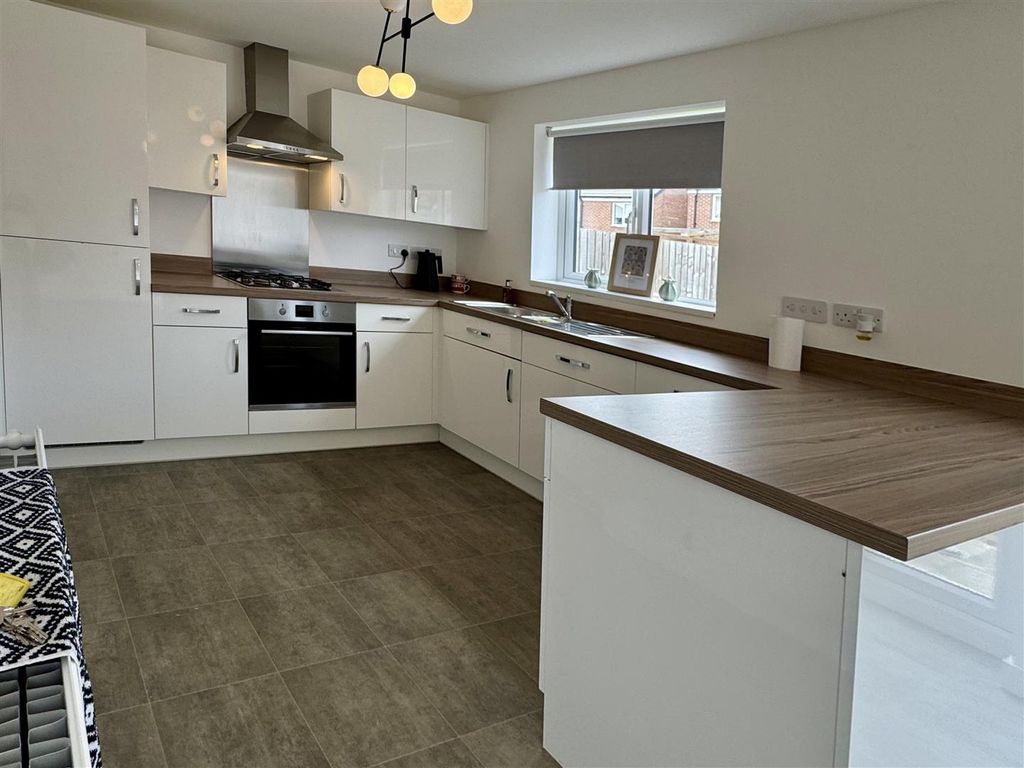 Property photo 3 of 25 Kitchen Diner