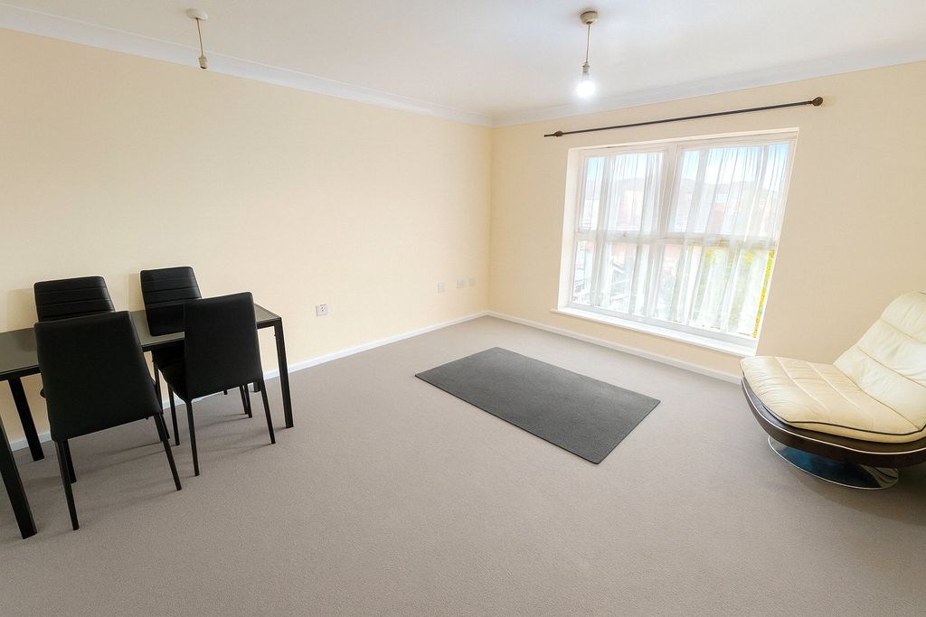 Property photo 2 of 8 Lounge