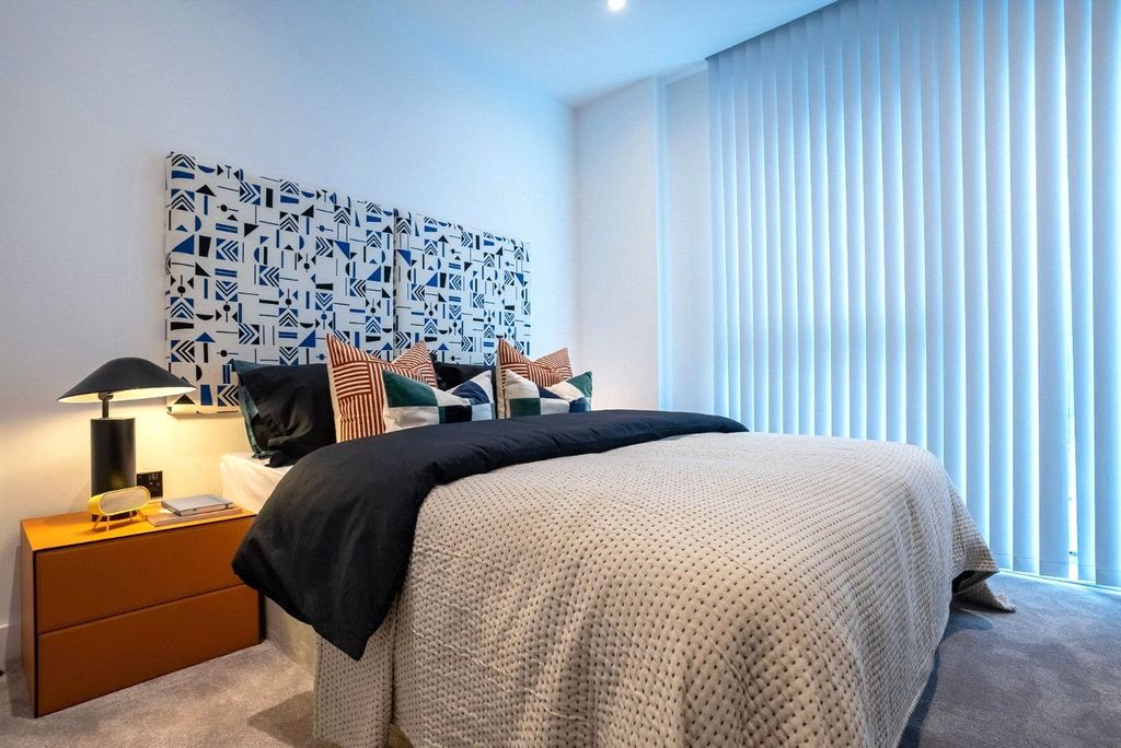 Property photo 3 of 19 Bankside