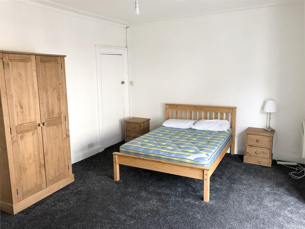 Property photo 3 of 11 Bedroom