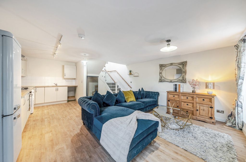 Property photo 2 of 12 1438996-1-69d7E31...