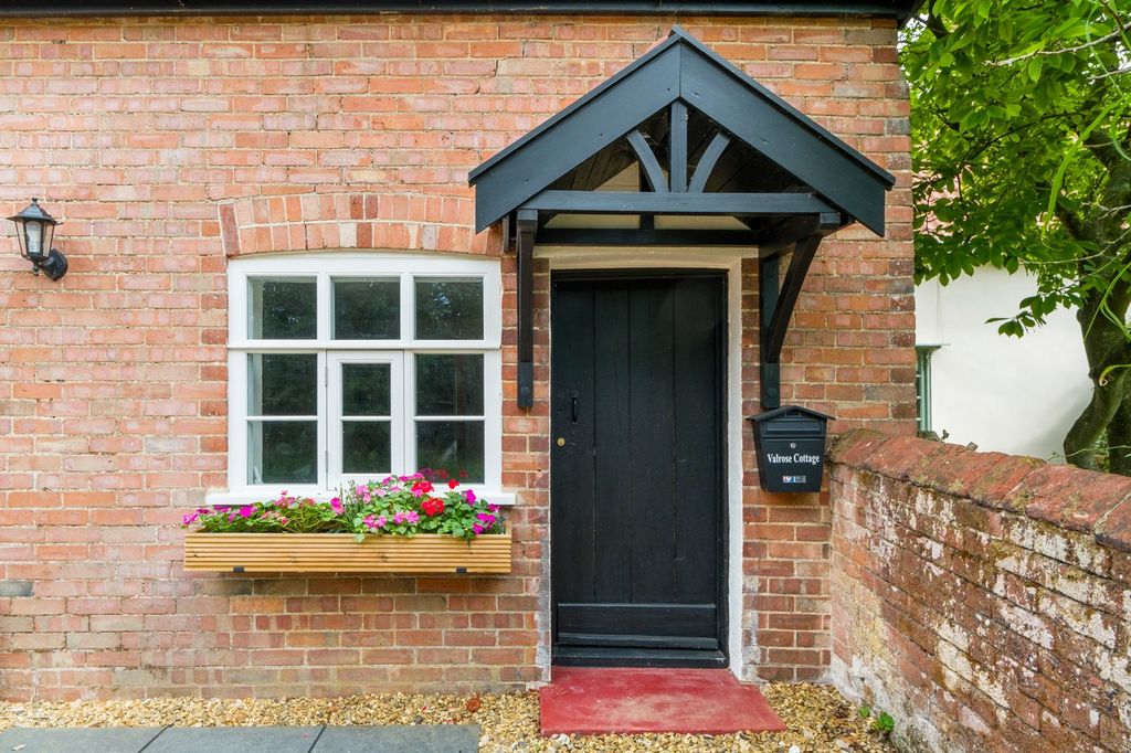 Property photo 2 of 17 Velrose Cottage-2