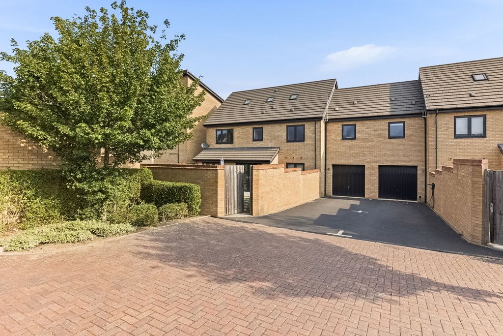 Property photo 2 of 36