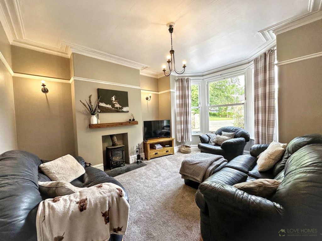 Property photo 2 of 31
