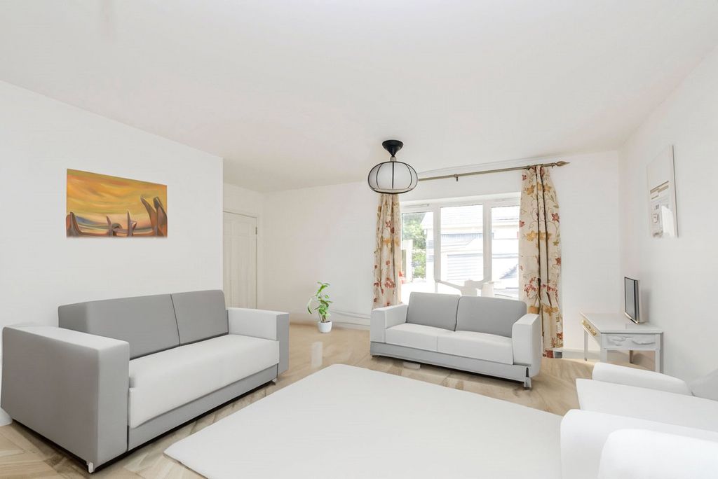 Property photo 3 of 16 Lounge With Cgi