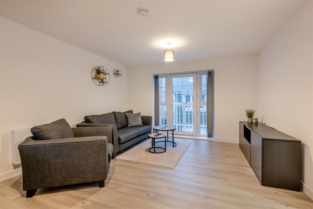 Property photo 3 of 14 8681036-Interior11.Jpg