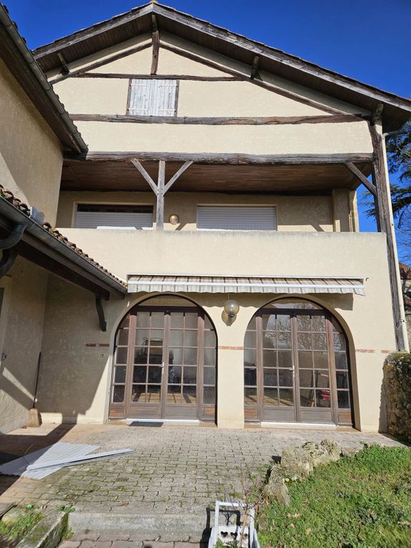 Property photo 2 of 25