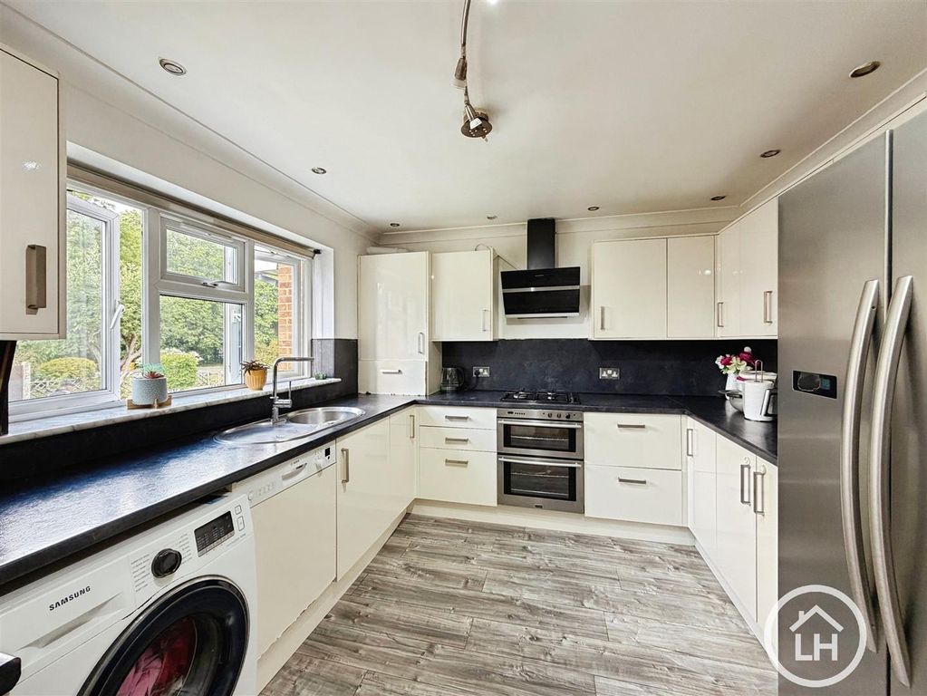 Property photo 3 of 14 Kitchen