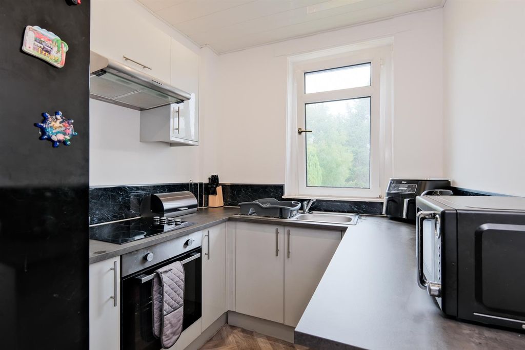Property photo 3 of 22 Kitchen