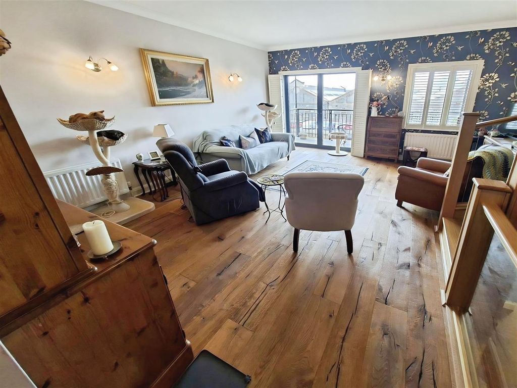 Property photo 2 of 30 Lounge