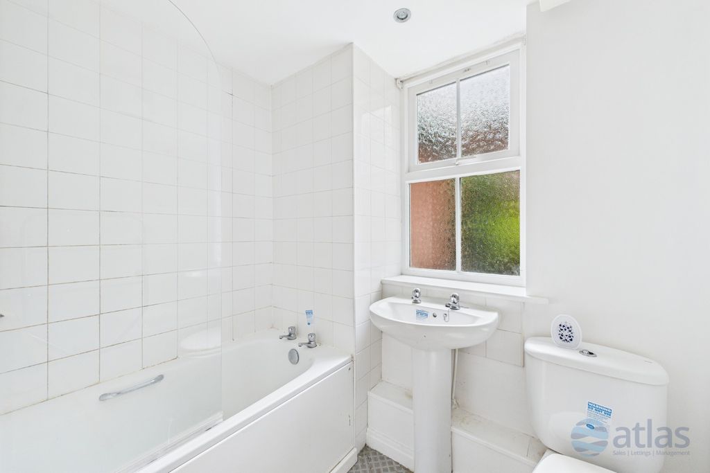 Property photo 3 of 11 Bathroom