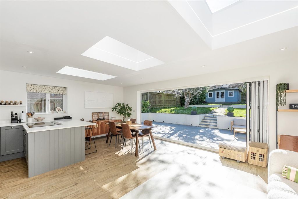 Property photo 2 of 22 21 Salisbury Rd, Tn10 4Pj 009.Jpg