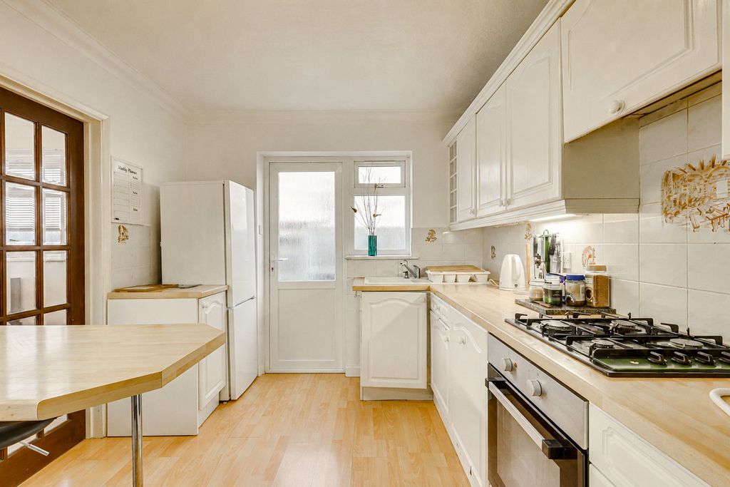 Property photo 3 of 36