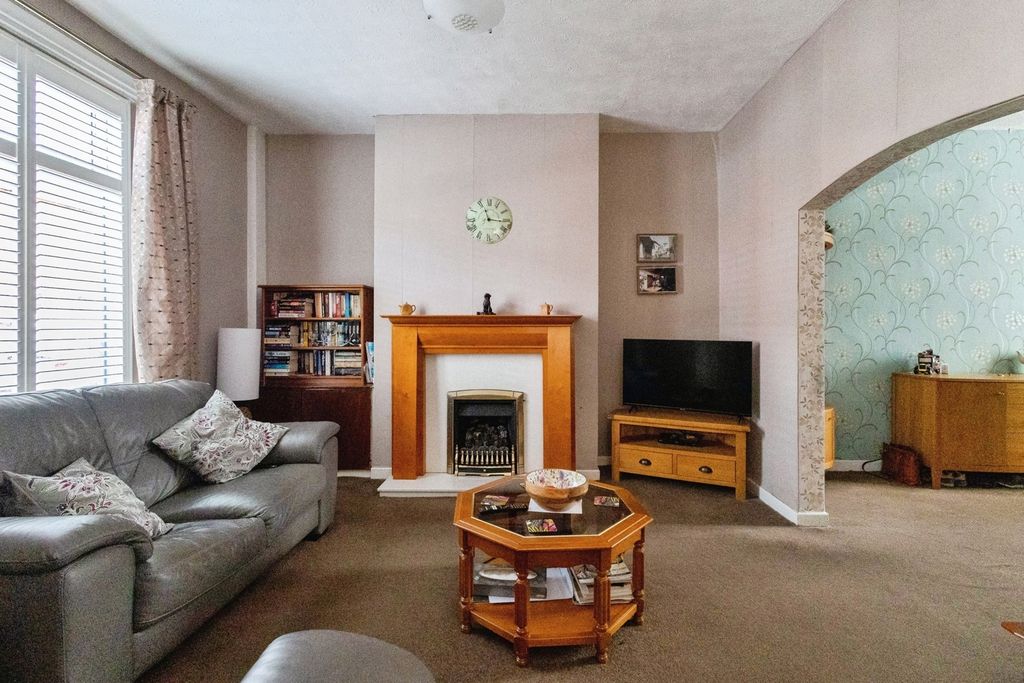 Property photo 3 of 19 Pbox-Img.Jpg