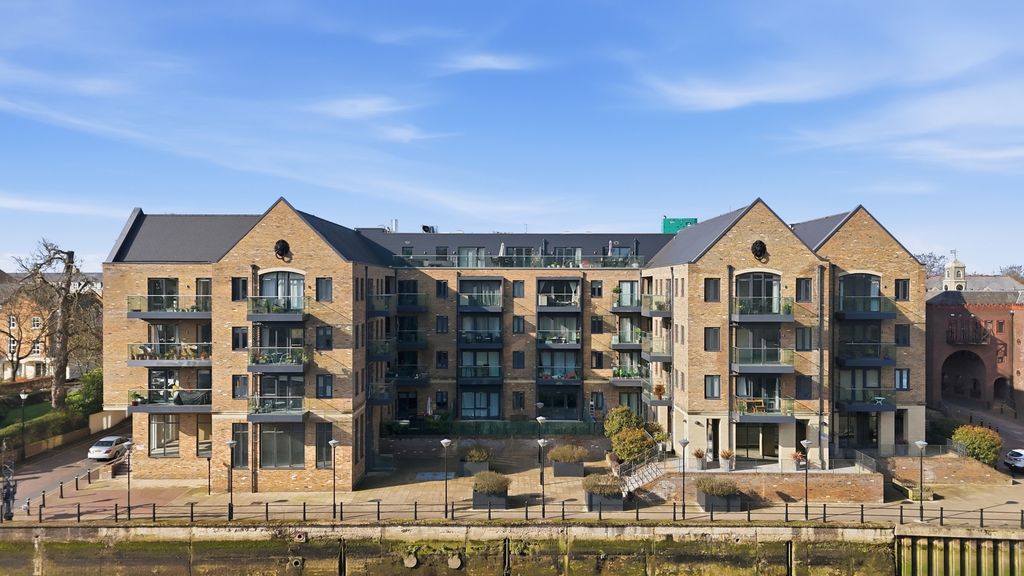 Property photo 1 of 6