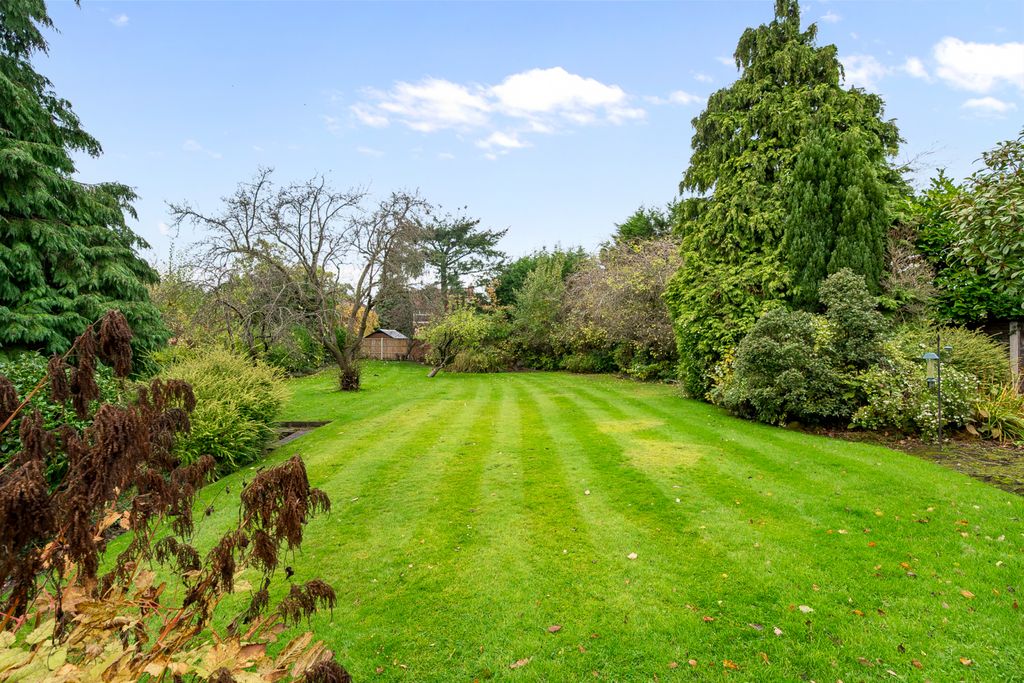 Property photo 3 of 20 Gardens