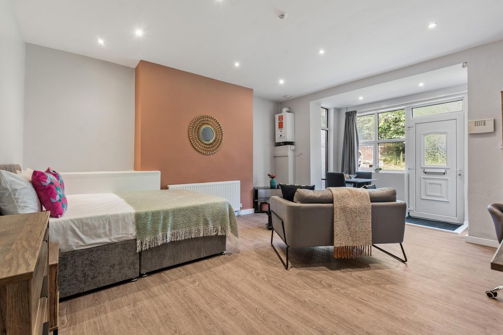 Property photo 1 of 9 Property Photo