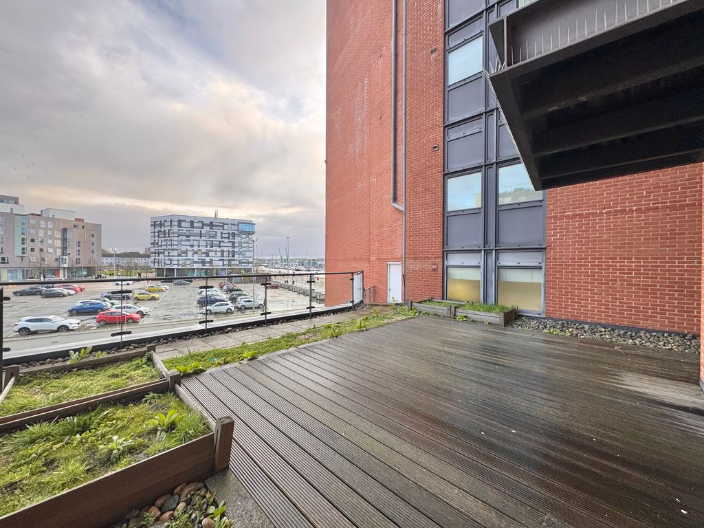 Property photo 1 of 11 Balcony