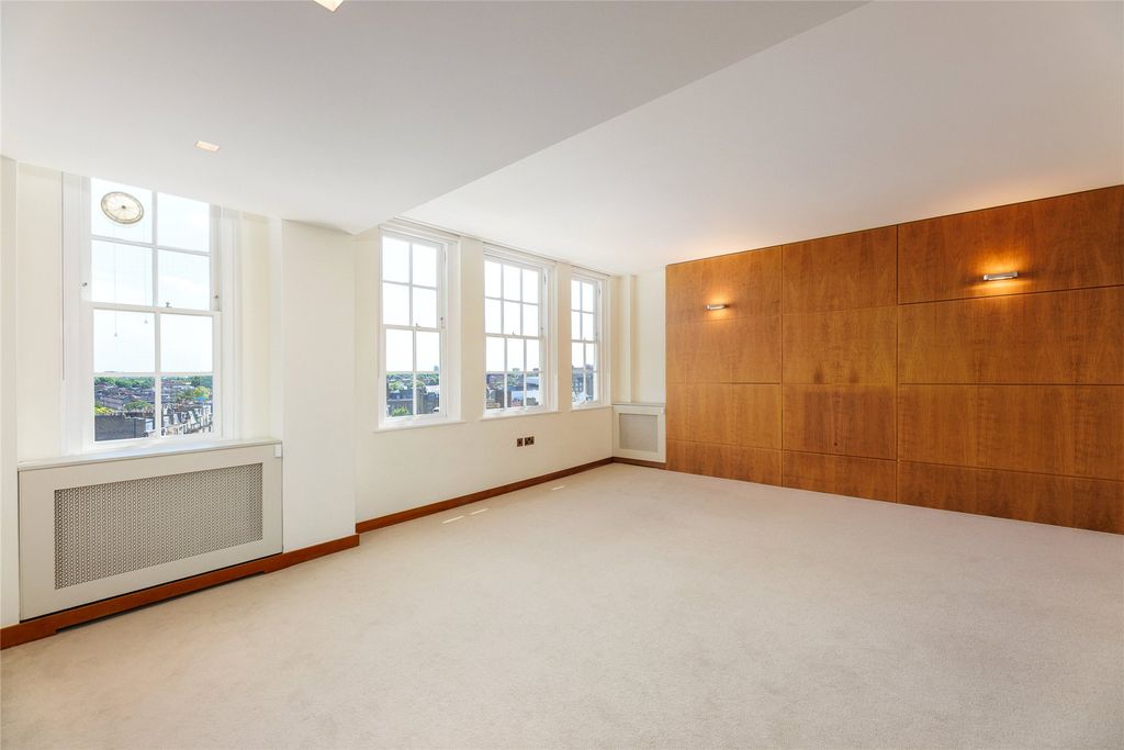 Property photo 1 of 18 Reception