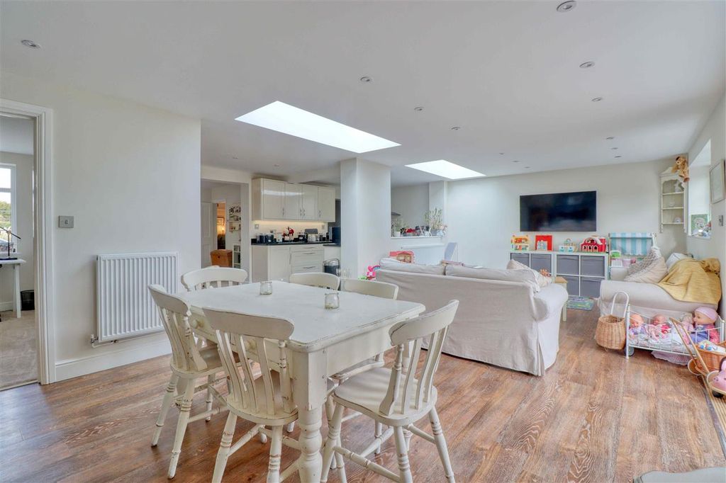 Property photo 2 of 23