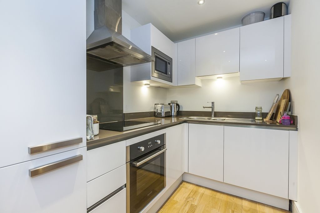 Property photo 3 of 10 Dundas Court