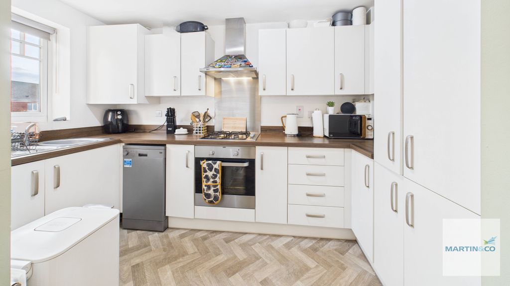 Property photo 3 of 21 Cam03663G0-Pr0216-Still012