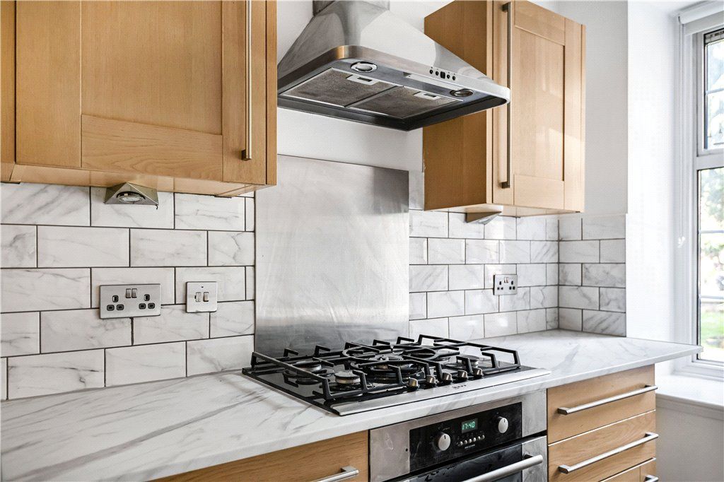 Property photo 3 of 10 Kitchen