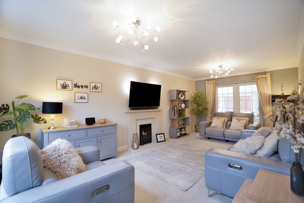 Property photo 2 of 22